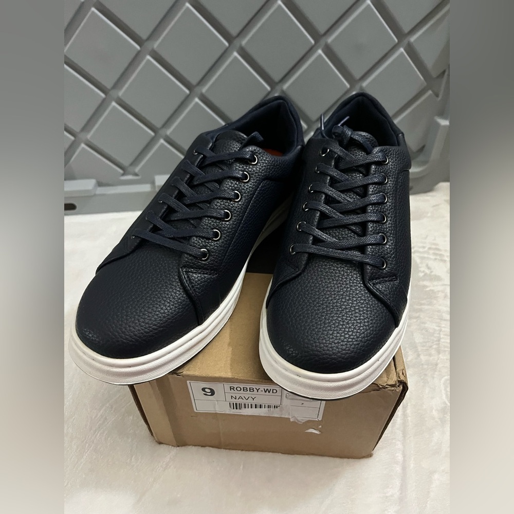 Shoes Men’s Vance Robby Sneaker Size 9 WD Color Navy Blue